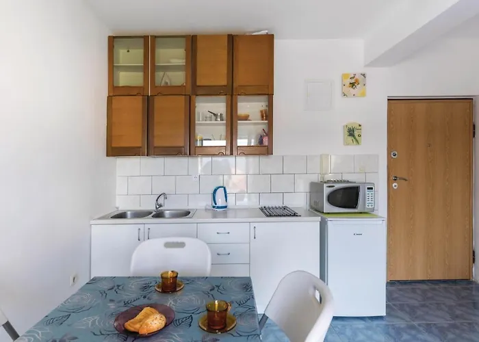 One-bedroom In Apartment *